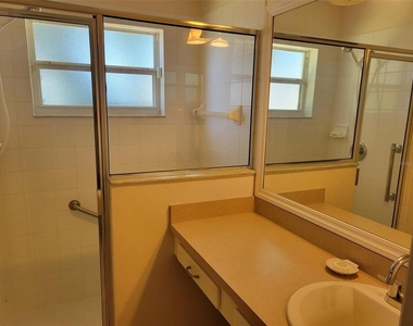 2160 Addison Avenue - Photo Thumbnail 10
