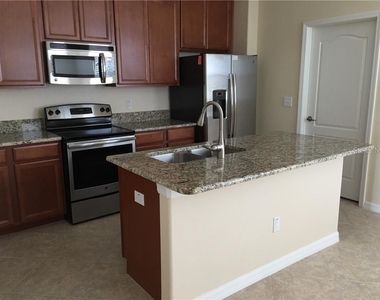 13048 Garridan Avenue - Photo Thumbnail 5