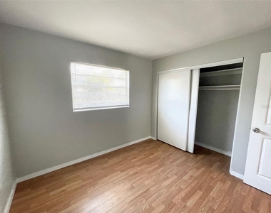 1343 W Point Drive - Photo Thumbnail 7