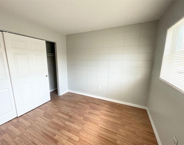 1339 W Point Drive - Photo Thumbnail 10
