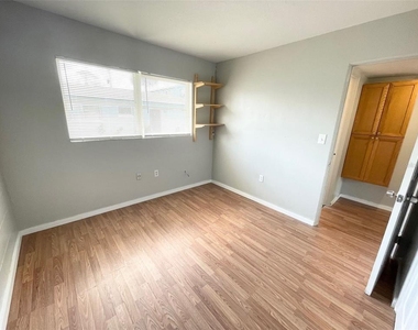 1339 W Point Drive - Photo Thumbnail 8