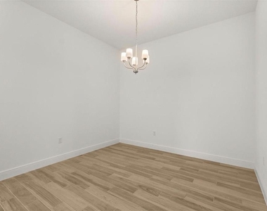 9930 Ballast Drive - Photo Thumbnail 8