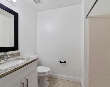 1907 Manatee Drive - Photo Thumbnail 5