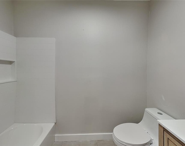 3801 1/2 W Palmira Avenue - Photo Thumbnail 8