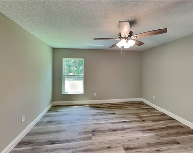9399 N Del Rio Way - Photo Thumbnail 5