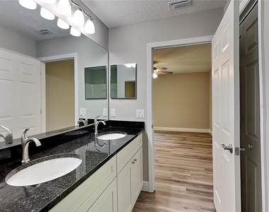 9399 N Del Rio Way - Photo Thumbnail 7