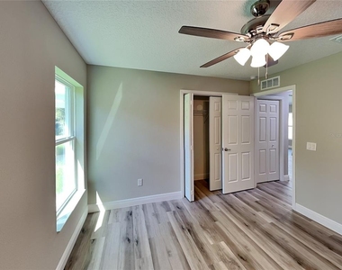 9399 N Del Rio Way - Photo Thumbnail 8