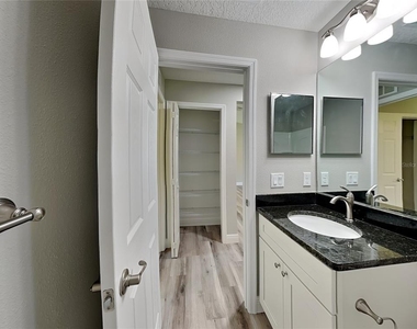 9399 N Del Rio Way - Photo Thumbnail 11