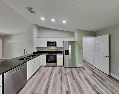 9399 N Del Rio Way - Photo Thumbnail 3