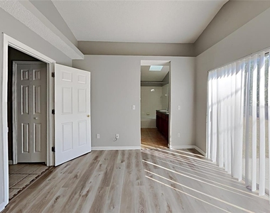 7135 Edgewater Shores Court - Photo Thumbnail 6