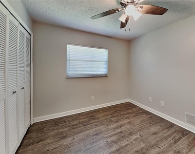 1016 Manchester Circle - Photo Thumbnail 12