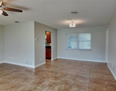 1016 Manchester Circle - Photo Thumbnail 4