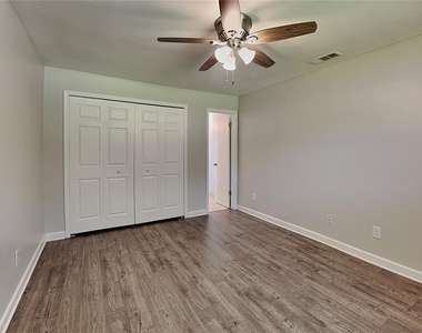 1016 Manchester Circle - Photo Thumbnail 5