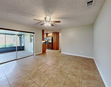1016 Manchester Circle - Photo Thumbnail 2