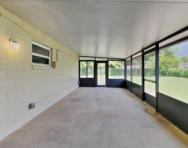 1016 Manchester Circle - Photo Thumbnail 15