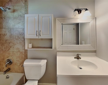 1016 Manchester Circle - Photo Thumbnail 14