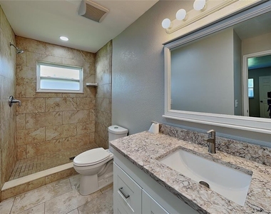 1016 Manchester Circle - Photo Thumbnail 7
