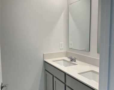 4039 Ambrose Avenue - Photo Thumbnail 12