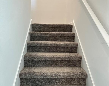 4039 Ambrose Avenue - Photo Thumbnail 14