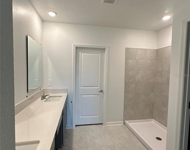 4039 Ambrose Avenue - Photo Thumbnail 16