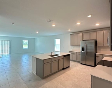 4039 Ambrose Avenue - Photo Thumbnail 5