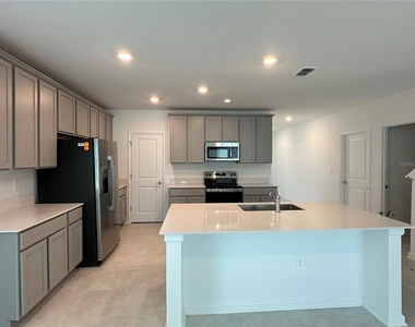 4039 Ambrose Avenue - Photo Thumbnail 8