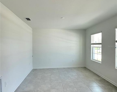 4039 Ambrose Avenue - Photo Thumbnail 3