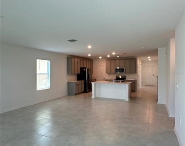 4039 Ambrose Avenue - Photo Thumbnail 7