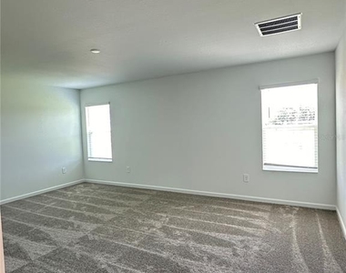 4039 Ambrose Avenue - Photo Thumbnail 10