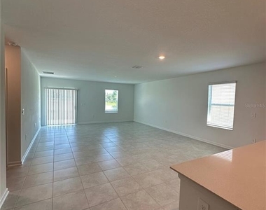 4039 Ambrose Avenue - Photo Thumbnail 6