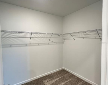 4039 Ambrose Avenue - Photo Thumbnail 18