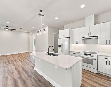 561 N Thompson Road - Photo Thumbnail 16