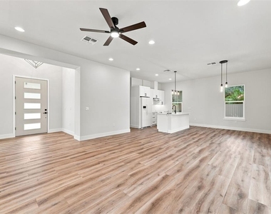 561 N Thompson Road - Photo Thumbnail 5