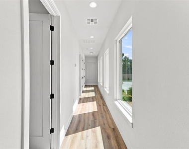 561 N Thompson Road - Photo Thumbnail 3