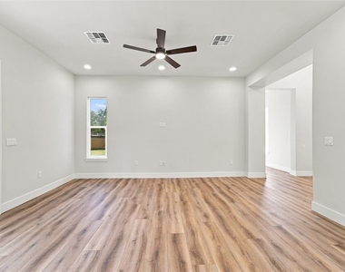 561 N Thompson Road - Photo Thumbnail 8
