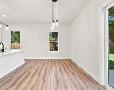 561 N Thompson Road - Photo Thumbnail 14