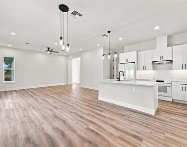 561 N Thompson Road - Photo Thumbnail 13