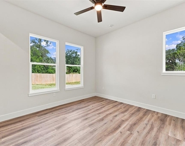 561 N Thompson Road - Photo Thumbnail 23