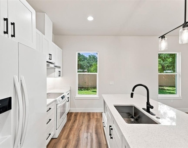 561 N Thompson Road - Photo Thumbnail 19
