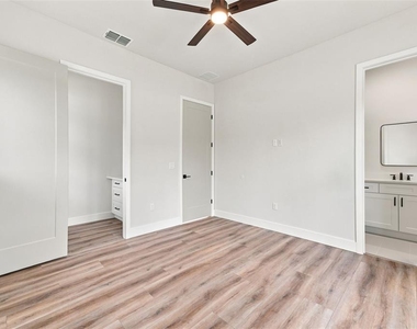 561 N Thompson Road - Photo Thumbnail 24
