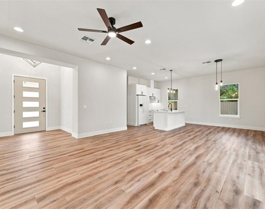 561 N Thompson Road - Photo Thumbnail 4