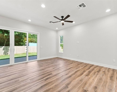 561 N Thompson Road - Photo Thumbnail 6