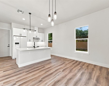 561 N Thompson Road - Photo Thumbnail 12