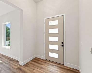 561 N Thompson Road - Photo Thumbnail 1