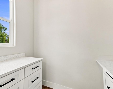 561 N Thompson Road - Photo Thumbnail 27