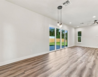 561 N Thompson Road - Photo Thumbnail 9