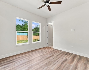 561 N Thompson Road - Photo Thumbnail 11