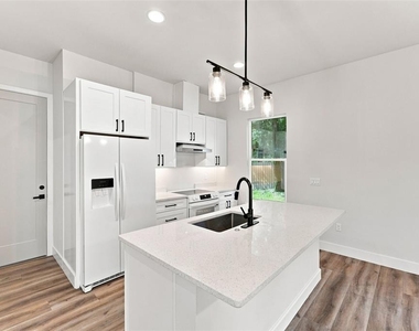 561 N Thompson Road - Photo Thumbnail 15