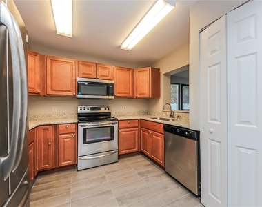 660 Mckinley Court - Photo Thumbnail 3