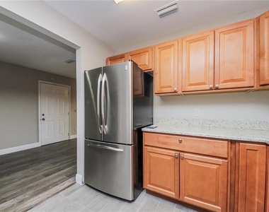 660 Mckinley Court - Photo Thumbnail 4